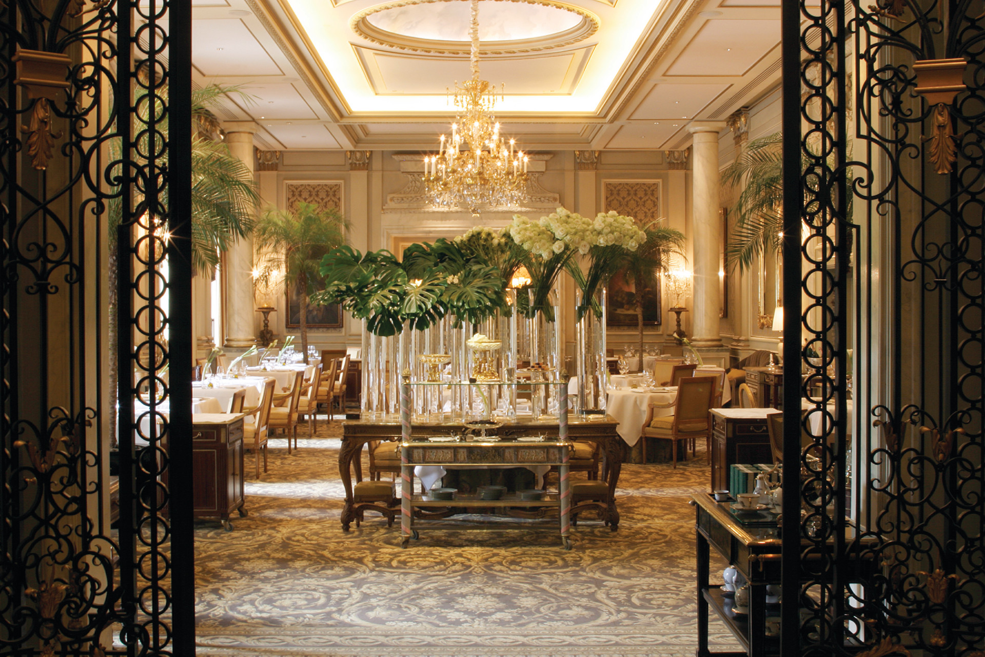 Sophisticated Living Paris Luxury Rentals (3)