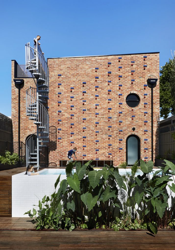 Project by Austin Maynard Architects Made From Recycled Red Bricks